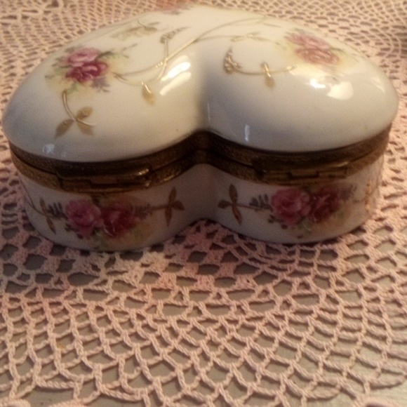 Vintage Porcelain Heart Shaped Jewelry Box- Japan - Picture 5 of 8